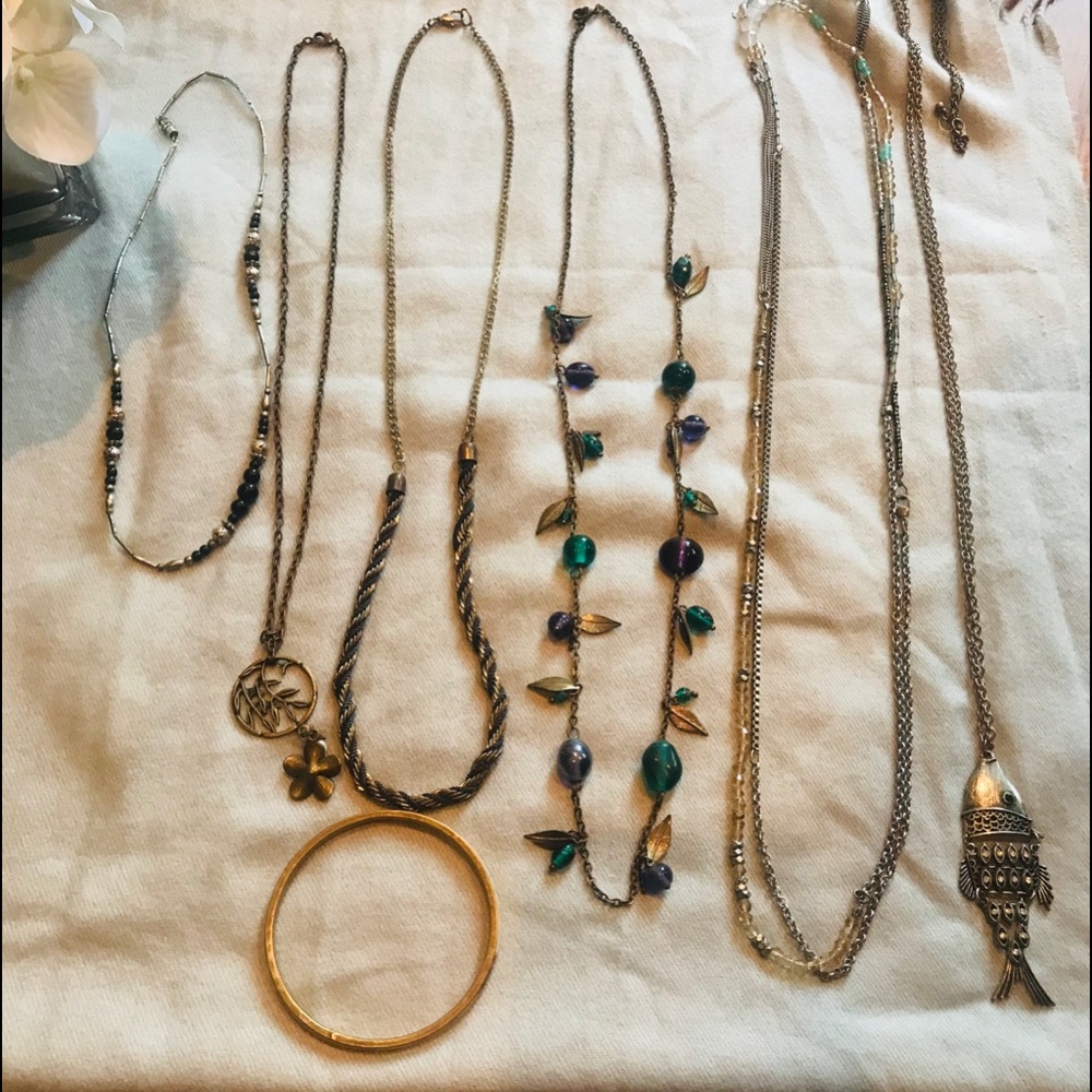 6 Necklaces and 1 Bracelet Set